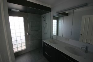bathroom-hillside-1